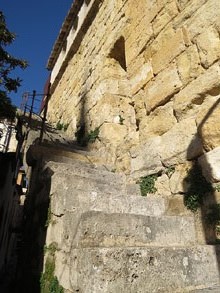 Detall de l'església de Sant Andreu de Serinyà