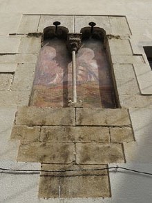 Finestra d'un edifici de Sant Feliu de Pallerols