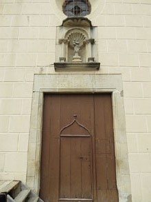 Façana de l'església de la Mare de Déu del Roser