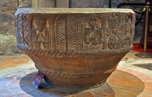 Pica baptismal del monestir de Sant Joan les Fonts. Segle XI