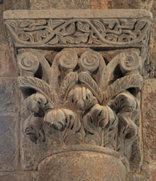 Capitell del monestir de Sant Joan les Fonts