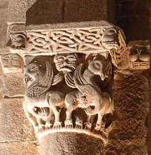 Capitell del monestir de Sant Joan les Fonts. Segle XII