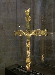 Creu processional dita Creu de Vilabertran, a la capella funerària dels Rocabertí, vescomtes de Peralada