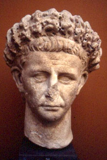 L'emperador Claudi (10 aC - 54 dC), durant el regnat del qual es varen construir les actual termes de Caldes de Malavella