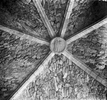 Clau de volta i volta de les restes de l'església vella de Sant Vicenç. 1926