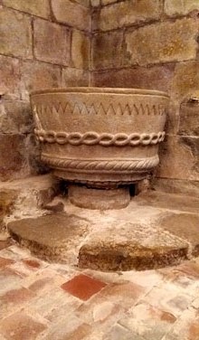 Pica baptismal de l'església de Sant Salvador de Bianya. Segle VIII