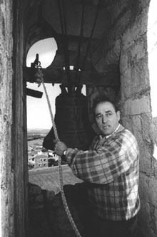 Campanar de l'església d'Avinyonet de Puigventós. 1989