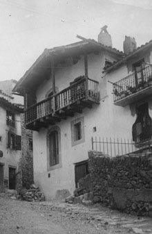 Façana de Cal Bastet de Bellver de Cerdanya. 1929