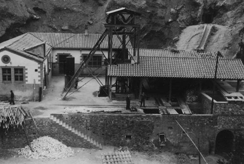 Aspecte del pou Leonor de les mines d'Osor. 1952