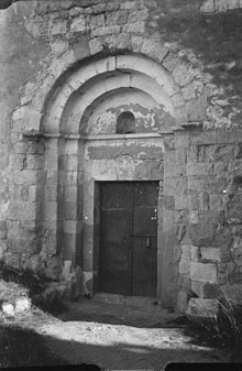 Portalada amb arquivoltes de l'esglsia romnica de Sant Mart de Taravaus, a Vilanant. 1925