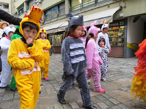 Celebració de l'any nou xinès a Girona. La cercavila