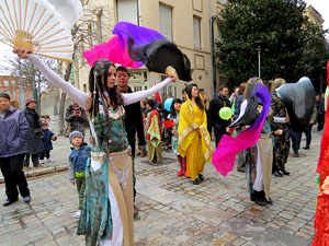 Celebració de l'any nou xinès a Girona. La cercavila