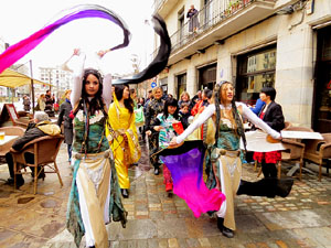 Celebració de l'any nou xinès a Girona. La cercavila