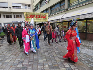 Celebració de l'any nou xinès a Girona. La cercavila