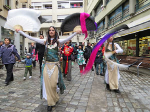 Celebració de l'any nou xinès a Girona. La cercavila