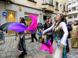 Celebració de l'any nou xinès a Girona. La cercavila