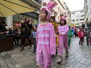 Celebració de l'any nou xinès a Girona. La cercavila