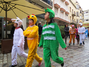 Celebració de l'any nou xinès a Girona. La cercavila