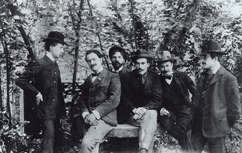 Retrat de grup a la muralla de la Merc&egrave;. Carles Rahola Llorens, Prudenci Bertrana Comte, Eduard Prats, Tom&agrave;s Sobrequ&eacute;s, Pere Ciurana, Xavier Monsalvatje Igl&eacute;sias. 1907