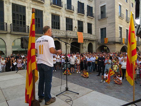 Diada Nacional 2016. Concentració a la plaça del Vi, lectura del manifest i cant de Els Segadors