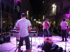 Diada Nacional 2016. Concert del grup Falciots Ninja a la plaça del Vi