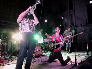 Diada Nacional 2016. Concert del grup Falciots Ninja a la plaça del Vi