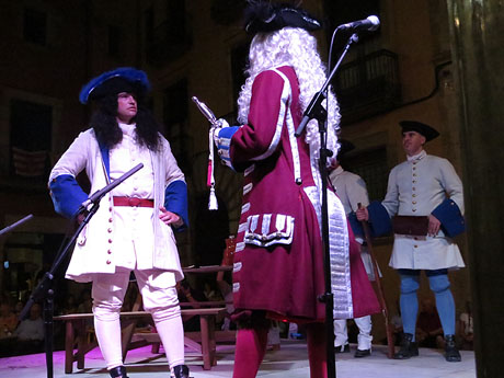 Diada Nacional 2016. X Marxa de Torxes de Girona. Recreació històrica amb el Regiment de Sant Narcís i l'actriu Cristina Cervià