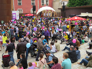 Festivalot 2016. Actuaci&oacute; de Les Anxovetes a la pla&ccedil;a del Pallol