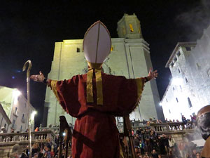 Fires 2016. La Beatufarra, descens del Beatusaure per les escales de la Catedral de Girona