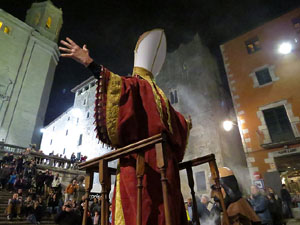 Fires 2016. La Beatufarra, descens del Beatusaure per les escales de la Catedral de Girona