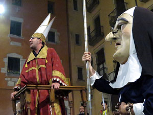 Fires 2016. La Beatufarra, descens del Beatusaure per les escales de la Catedral de Girona