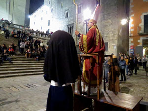 Fires 2016. La Beatufarra, descens del Beatusaure per les escales de la Catedral de Girona