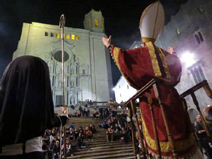 Fires 2016. La Beatufarra, descens del Beatusaure per les escales de la Catedral de Girona