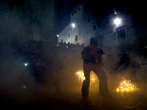 Fires 2016. La Beatufarra, descens del Beatusaure per les escales de la Catedral de Girona