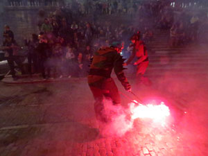 Fires 2016. La Beatufarra, descens del Beatusaure per les escales de la Catedral de Girona