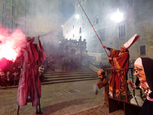 Fires 2016. La Beatufarra, descens del Beatusaure per les escales de la Catedral de Girona