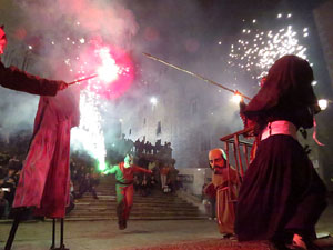 Fires 2016. La Beatufarra, descens del Beatusaure per les escales de la Catedral de Girona