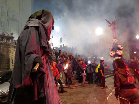 Fires 2016. La Beatufarra, descens del Beatusaure per les escales de la Catedral de Girona