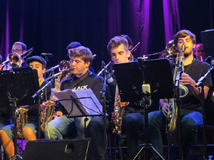 Fires 2016. Concert de la Black Music Big Band a l'escenari de la pla&ccedil;a de Sant Feliu