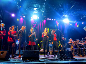 Fires 2016. Concert de la Black Music Big Band a l'escenari de la pla&ccedil;a de Sant Feliu