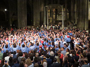 Fires 2016. Castells dins la nau g&ograve;tica de la Catedral de Girona