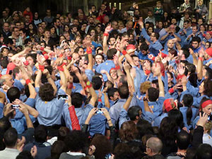 Fires 2016. Castells dins la nau g&ograve;tica de la Catedral de Girona