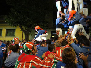 Fires 2016. Els Castells de Vigília a la Rambla de la Llibertat, amb els Marrecs de Salt i la Nova Muixeranga d'Algemesí