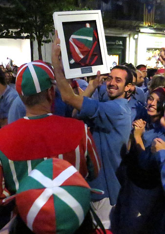 Obsequi de la Muixeranga d'Algemesí als Marrecs de Salt