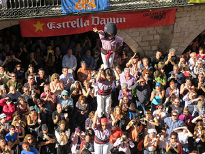 Fires 2016. La Diada Castellera a la plaça del Vi, amb els Marrecs de Salt, els Capgrossos de Mataró i els Minyons de Terrassa
