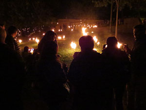 Fires 2016. Espectacle de foc i m&uacute;sica Llumin&agrave;ries de Fires, a c&agrave;rrec de Taller de Magn&egrave;sia i Els Berros de la Cort