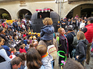 Fires 2016. Passejada de la Mula Baba i teatre de titelles a la Rambla de la Llibertat