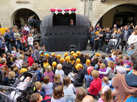 Fires 2016. Passejada de la Mula Baba i teatre de titelles a la Rambla de la Llibertat