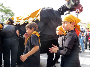 Fires 2016. Passejada de la Mula Baba i teatre de titelles a la Rambla de la Llibertat