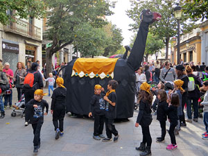 Fires 2016. Passejada de la Mula Baba i teatre de titelles a la Rambla de la Llibertat